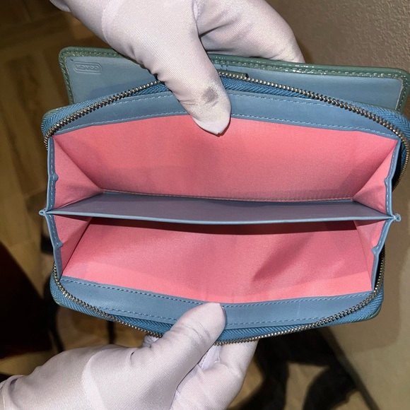 HARD TO FIND COACH SIGNATURE MULTI COLOR ZIP AROUND WALLET - Picture 9 of 9